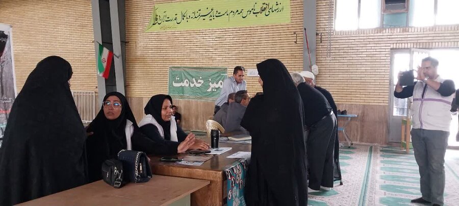 میز خدمت بهزیستی در مصلای نماز جمعه شهرستان رفسنجان برپا شد