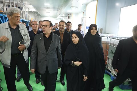 گزارش تصویری | بازدید استاندار قزوین از گروه بهداشتی فیروز در شهر صنعتی البرز