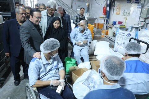 گزارش تصویری | بازدید استاندار قزوین از گروه بهداشتی فیروز در شهر صنعتی البرز