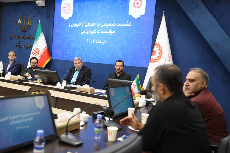 نشست صمیمی با جمعی از خیرین مؤسسات غیر دولتی