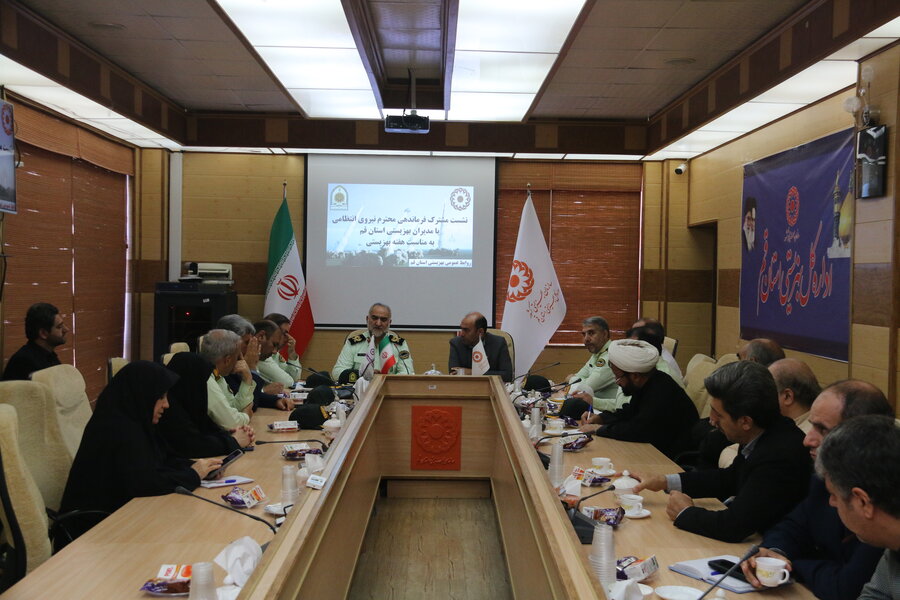 نشست مشترک فرماندهی انتظامی استان قم و بهزیستی در راستای کاهش جرایم و آسیبهای اجتماعی