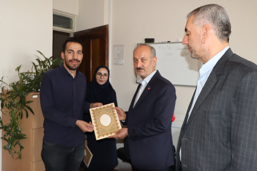 تقدیر از همکاران حوزه فناوری اطلاعات و حراست بهزیستی استان به مناسبت گرامیداشت روزهای ملی