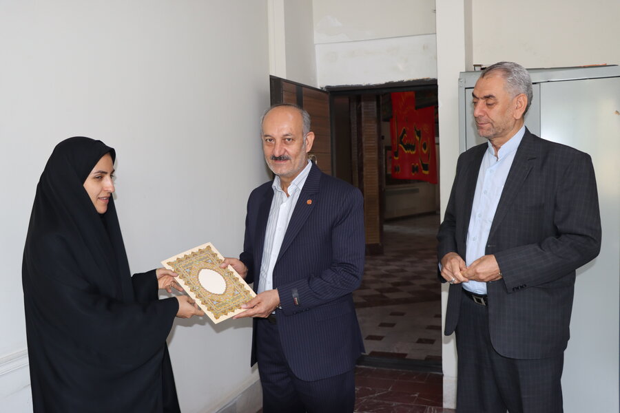 تقدیر از همکاران حوزه فناوری اطلاعات و حراست بهزیستی استان به مناسبت گرامیداشت روزهای ملی