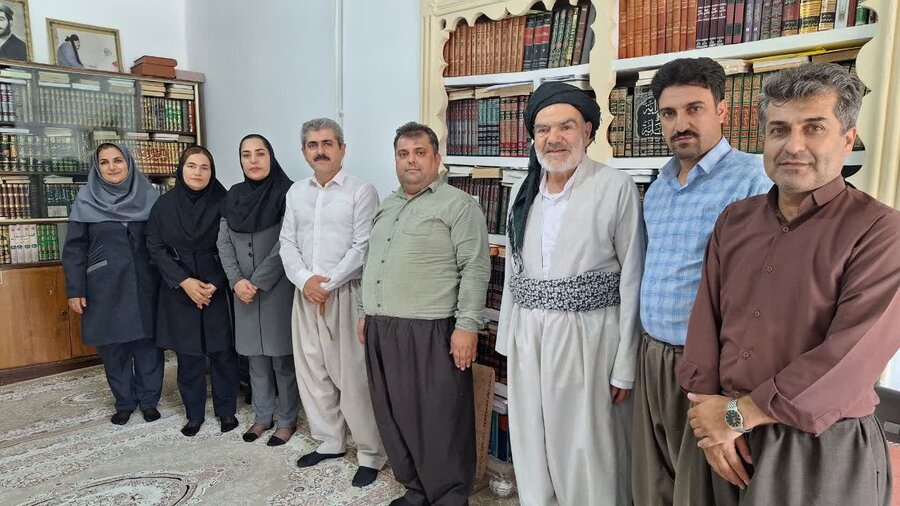 پرسنل بهزیستی سروآباد با فرماندار و امام جمعه دیدار کردند