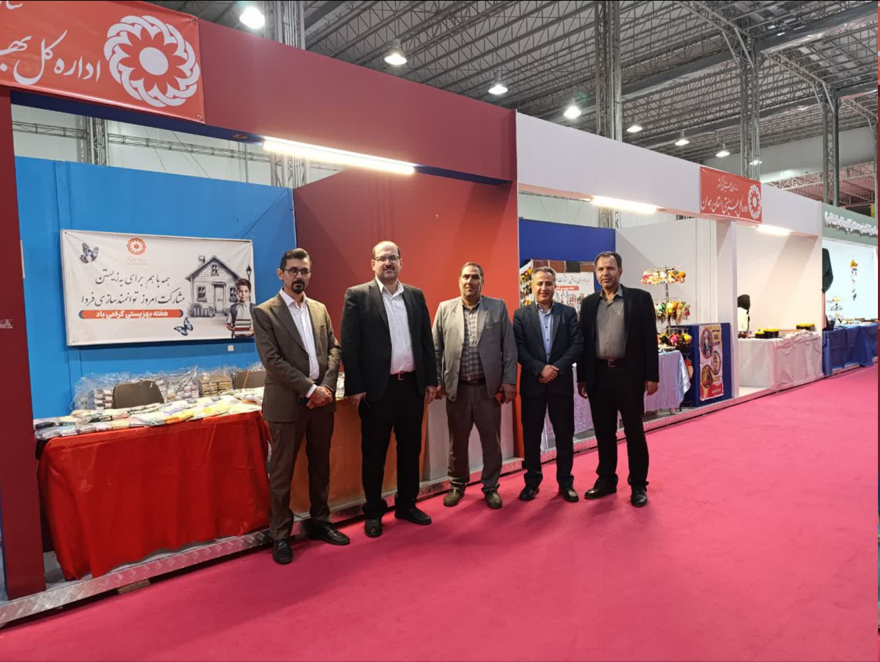 برگزاری نمایشگاه صنایع دستی و توانمندیهای زنان سرپرست خانوار درنمایشگاه بین المللی استان همدان بمناسبت هفته بهزیستی