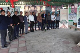 گزارش تصویری|غبار روبی گلزار شهدا توسط مدیر ان و کارکنان بهزیستی خوزستان