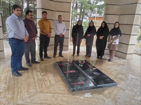 گزارش تصویری| ادای احترام روسا و کارکنان ادارات بهزیستی شهرستانها به شهدا