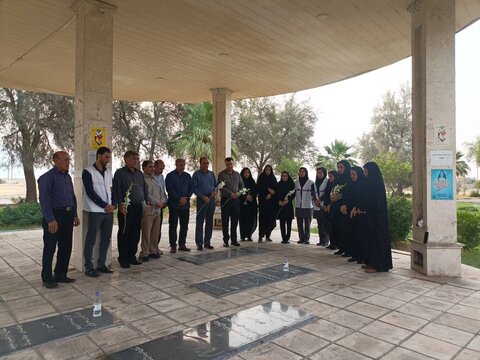 گزارش تصویری| ادای احترام روسا و کارکنان ادارات بهزیستی شهرستانها به شهدا