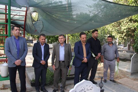 گزارش تصویری|گلباران قبور مطهر شهدا و زیارت حرم مطهر حضرت شاهچراغ (ع) به مناسبت اولین روز از هفته بهزیستی