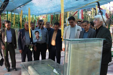 گزارش تصویری|گلباران قبور مطهر شهدا و زیارت حرم مطهر حضرت شاهچراغ (ع) به مناسبت اولین روز از هفته بهزیستی