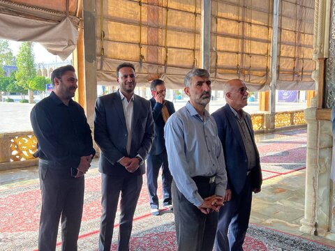 گزارش تصویری|گلباران قبور مطهر شهدا و زیارت حرم مطهر حضرت شاهچراغ (ع) به مناسبت اولین روز از هفته بهزیستی