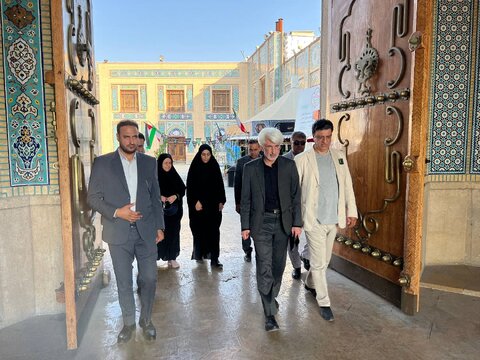 گزارش تصویری|گلباران قبور مطهر شهدا و زیارت حرم مطهر حضرت شاهچراغ (ع) به مناسبت اولین روز از هفته بهزیستی