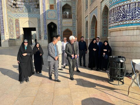 گزارش تصویری|گلباران قبور مطهر شهدا و زیارت حرم مطهر حضرت شاهچراغ (ع) به مناسبت اولین روز از هفته بهزیستی