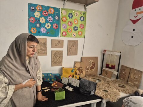 کرج | نمایشگاه آثار هنری توانخواهان در مرکز توانبخشی پرتو مهر برگزار شد