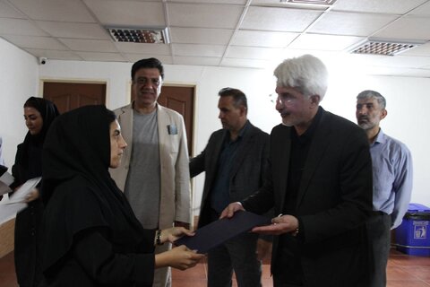 گزارش تصویری|تقدیر از کارکنان اورژانس اجتماعس و 1480 بهزیستی فارس ,فعال در جنگ تحمیلی 12 روزه
