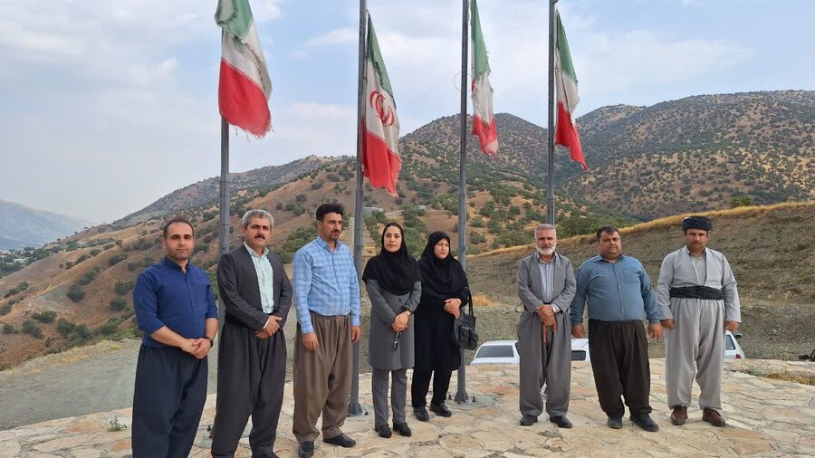 مزار شهید گمنام سروآباد در هفته بهزیستی غبارروبی و عطرافشانی شد