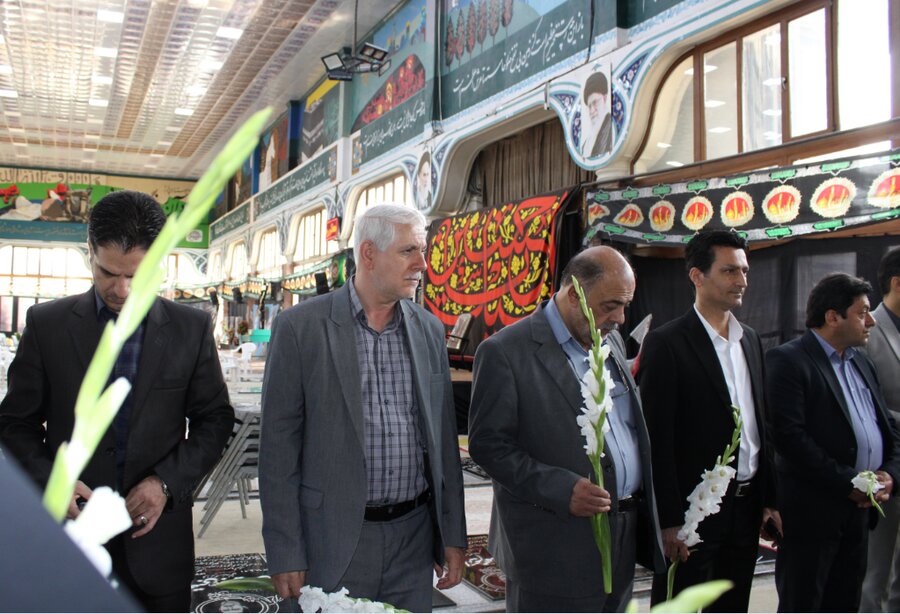 گلباران مزار شهدا و تجدیدمیثاق مدیرکل و کارکنان بهزیستی گیلان با شهدا در هفته بهزیستی گلباران مزار شهدا و تجدیدمیثاق مدیرکل و کارکنان بهزیستی گیلان با شهدا در هفته بهزیستی