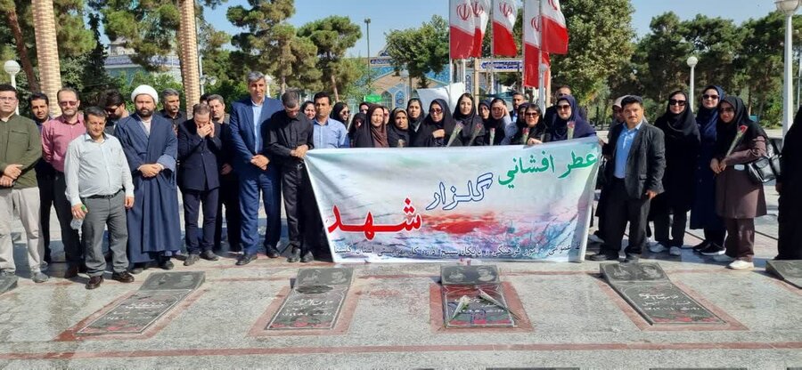 غبارروبی و عطرافشانی گلزار شهدای شهر گرگان