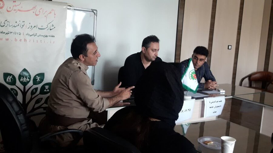 برگزاری نشست صمیمانه بهزیستی کامیاران با دانشجویان تحت حمایت