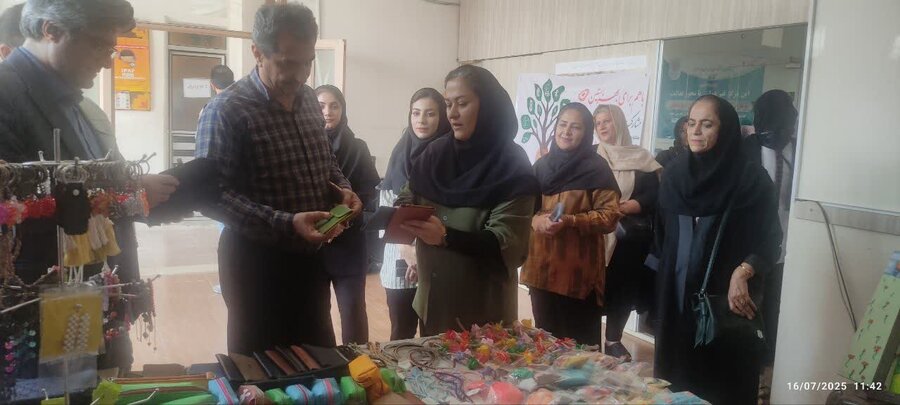 نمایشگاه صنایع دستی معلولان در سقز گشایش یافت
