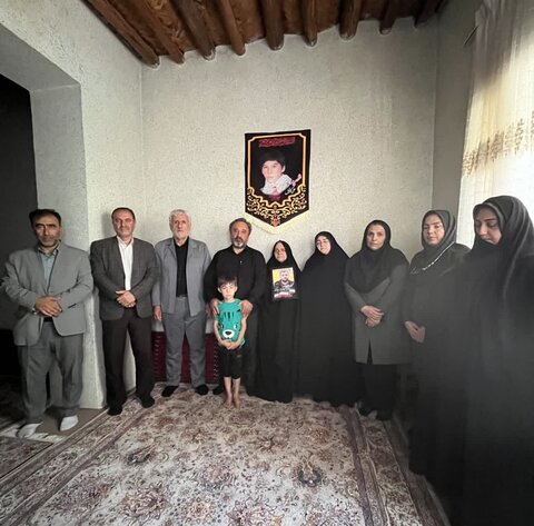 ساوجبلاغ | به مناسبت گرامیداشت هفته بهزیستی / دیدار رئیس و جمعی از کارکنان با خانواده شهید اقتدار "محسن کوه خیل"
