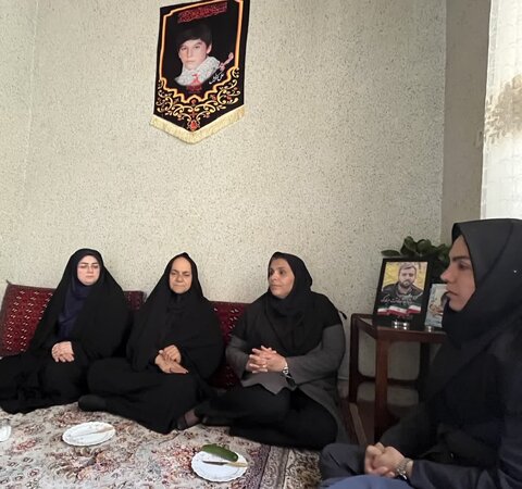 ساوجبلاغ | به مناسبت گرامیداشت هفته بهزیستی / دیدار رئیس و جمعی از کارکنان با خانواده شهید اقتدار "محسن کوه خیل"