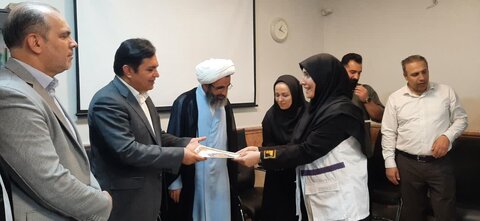 نظرآباد | تجلیل امام جمعه و فرماندار نظرآباد از مدیر و کارکنان بهزیستی