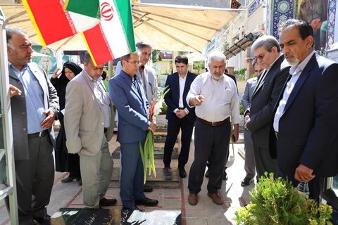 ادای احترام رئیس سازمان بهزیستی به شهدا در گلزار شهدای کرمان