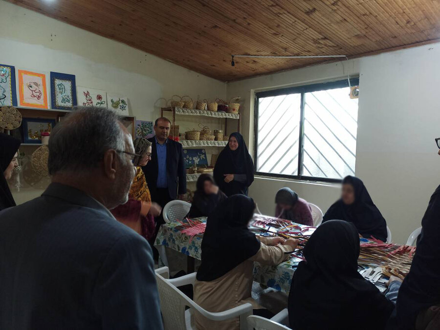 حضور مدیرکل دفتر امور بانوان و خانواده استانداری گیلان در منزل توانخواه لنگرودی و بازدید از مرکز توانبخشی آدنیس