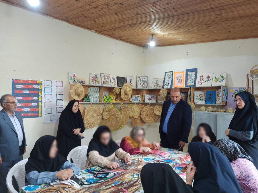حضور مدیرکل دفتر امور بانوان و خانواده استانداری گیلان در منزل توانخواه لنگرودی و بازدید از مرکز توانبخشی آدنیس