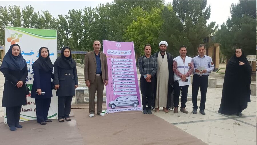 غبار روبی مزار شهدا و قرائت زیارت عاشورا به مناسبت هفته بهزیستی 