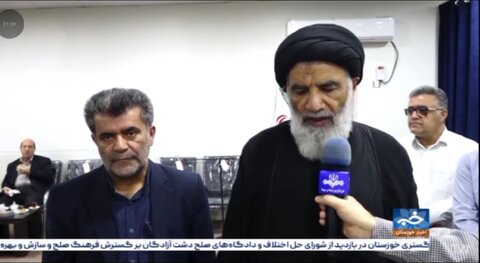 ببینیم| گزارش صدا و سیما از دیدار کارکنان بهزیستی خوزستان با نماینده ولی فقیه در استان