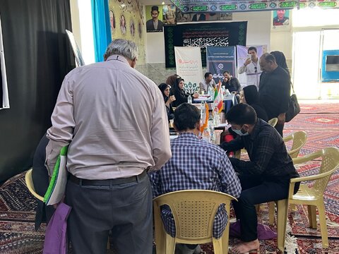 میز ارتباطات مردمی مدیرکل بهزیستی فارس در مهدیه صدرابهزیستی در مسیر آرمان های انقلاب و شهدا