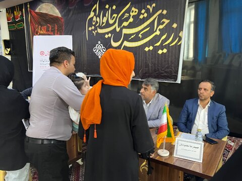 میز ارتباطات مردمی مدیرکل بهزیستی فارس در مهدیه صدرابهزیستی در مسیر آرمان های انقلاب و شهدا