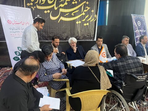 میز ارتباطات مردمی مدیرکل بهزیستی فارس در مهدیه صدرابهزیستی در مسیر آرمان های انقلاب و شهدا