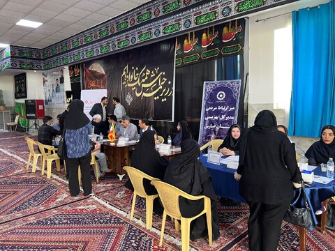 میز ارتباطات مردمی مدیرکل بهزیستی فارس در مهدیه صدرابهزیستی در مسیر آرمان های انقلاب و شهدا