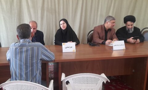 میزخدمت در نمازجمعه شهرستان چهارباغ برگزار شد