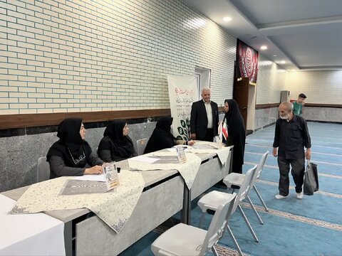 میز خدمت در شهر هشتگرد و در محل مصلی امام خمینی (ره) برگزار شد