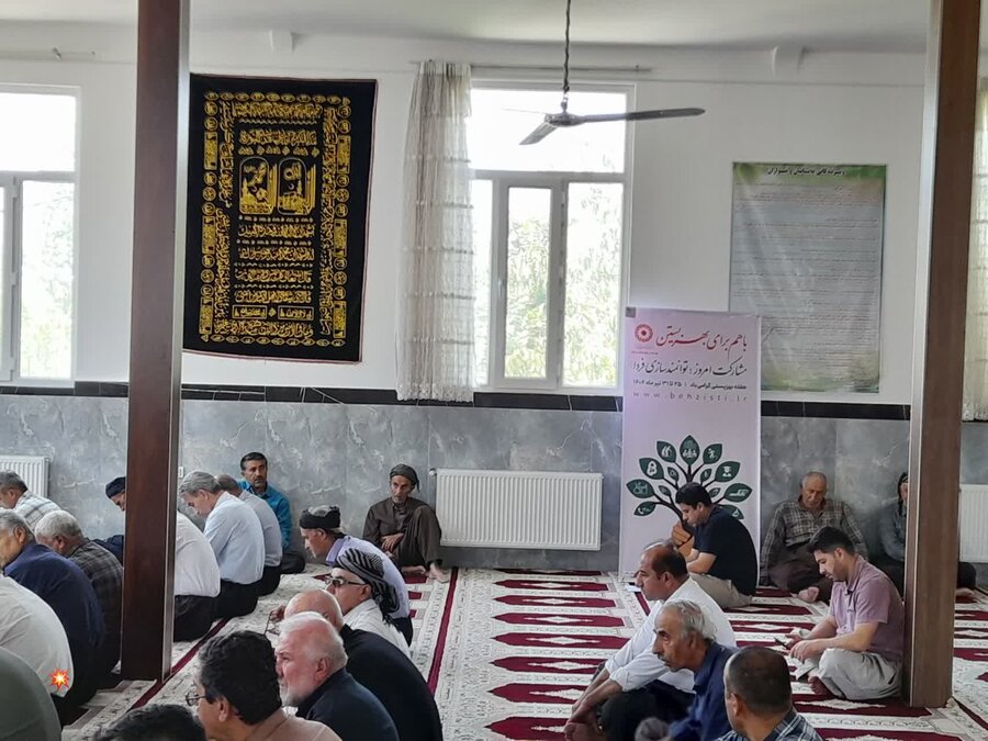 تبیین خدمات بهزیستی در نماز جمعه مریوان/ میز خدمت بهزیستی در مسجد جامع قباء برپا شد