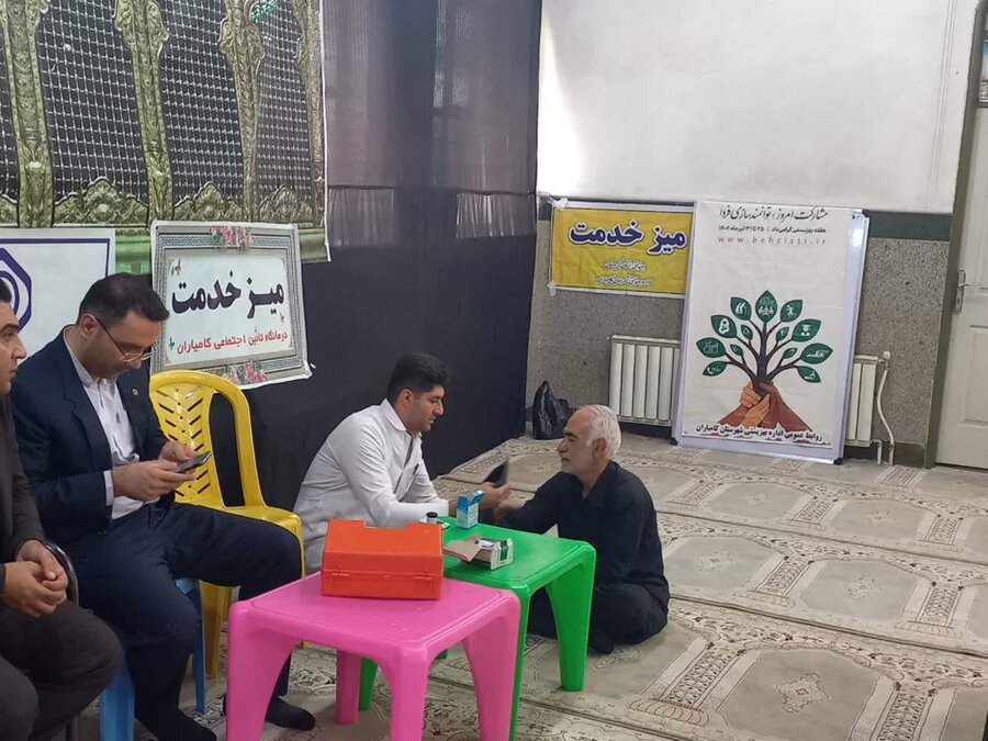 برپایی میز خدمت مشترک در نماز جمعه کامیاران