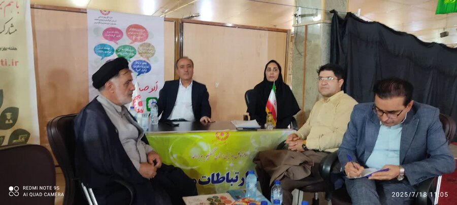 بهزیستی در خدمت مردم"؛ میز خدمت در نماز جمعه یاسوج؛ سرپرست اداره کل و مسئولان بهزیستی پاسخگوی مراجعان