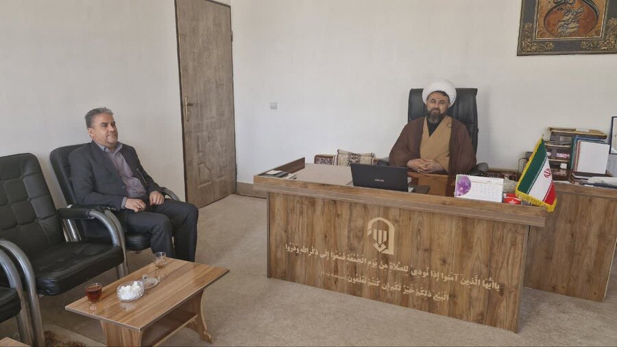 دیدار رئیس و کارکنان اداره بهزیستی چهاربرج با امام جمعه شهرستان به مناسبت هفته بهزیستی