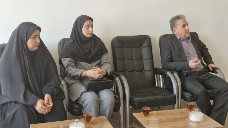 دیدار رئیس و کارکنان اداره بهزیستی چهاربرج با امام جمعه شهرستان به مناسبت هفته بهزیستی