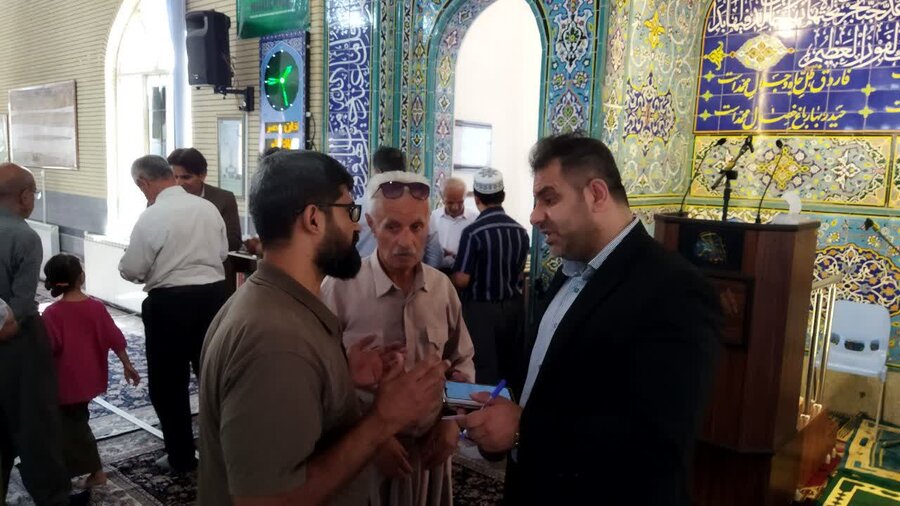 میز خدمت بهزیستی در مسجد جامع قبای سنندج برپا شد
