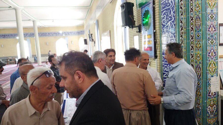 میز خدمت بهزیستی در مسجد جامع قبای سنندج برپا شد
