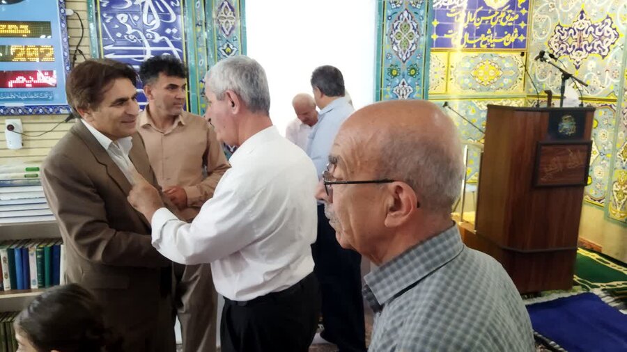 میز خدمت بهزیستی در مسجد جامع قبای سنندج برپا شد
