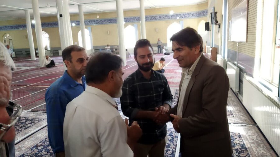 میز خدمت بهزیستی در مسجد جامع قبای سنندج برپا شد
