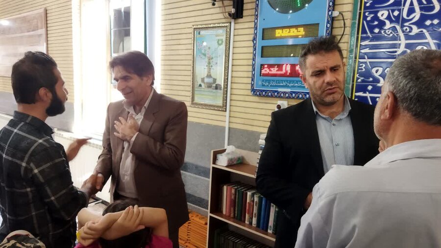 میز خدمت بهزیستی در مسجد جامع قبای سنندج برپا شد
