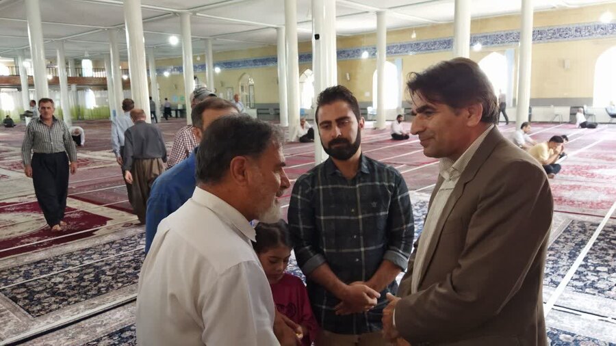 میز خدمت بهزیستی در مسجد جامع قبای سنندج برپا شد
