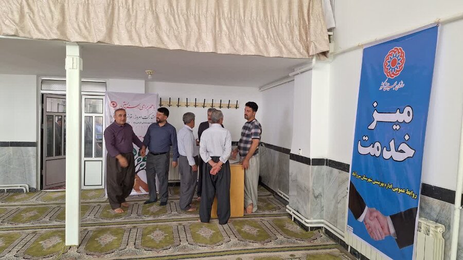 برپایی میز خدمت بهزیستی سروآباد در مسجد جامع شهر
